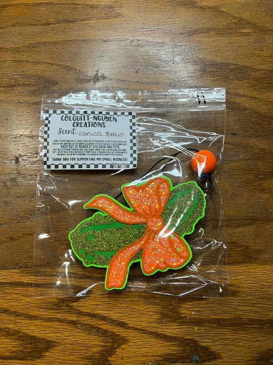 Pickle with bow
